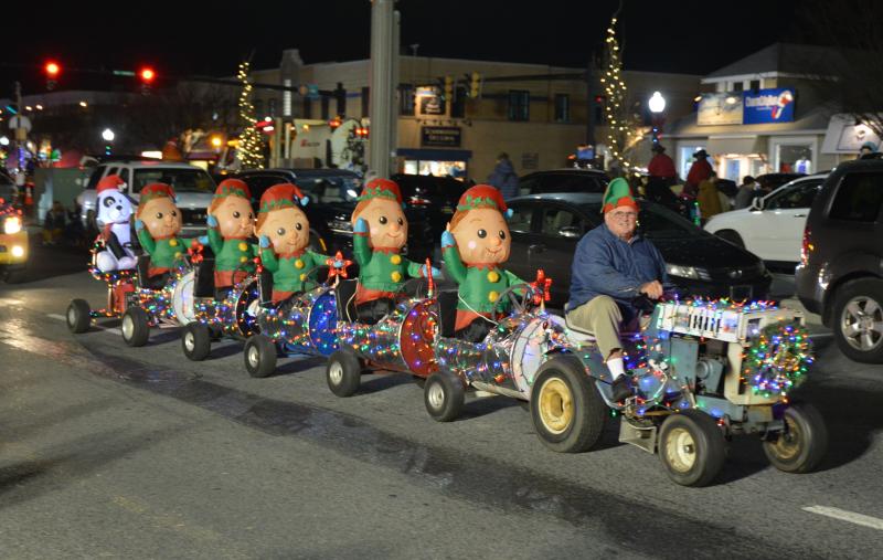 Rehoboth’s Hometown Christmas Parade brightens downtown Cape Gazette